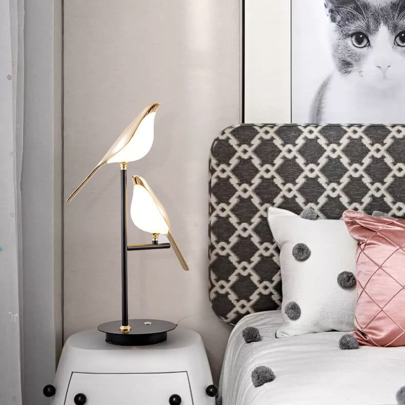 Modern Magpie Bird LED Table Lamp – Nordic Minimalist Desk Lighting