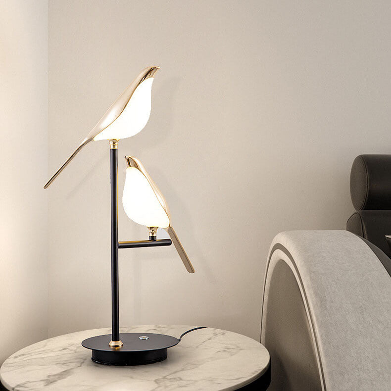 Modern Magpie Bird LED Table Lamp – Nordic Minimalist Desk Lighting