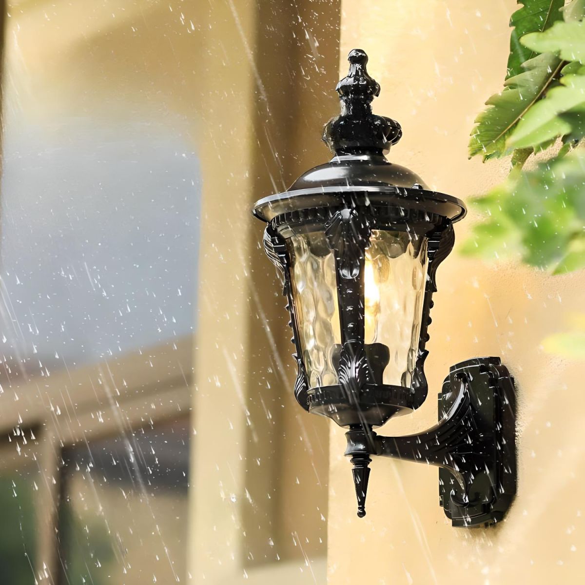 Traditional Outdoor Wall Lantern: Vintage Bronze Finish and Clear Glass