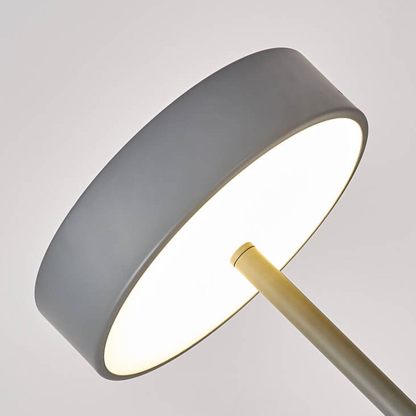 Slim LED Column Floor Lamp – Nordic Minimalist Lighting
