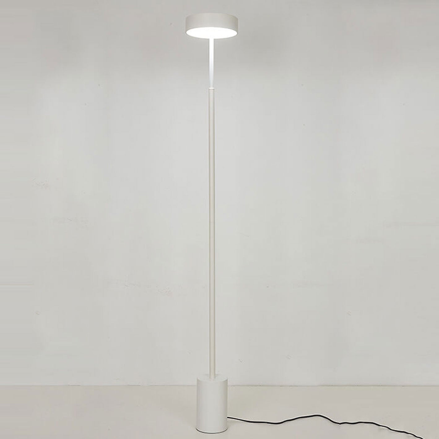 Slim LED Column Floor Lamp – Nordic Minimalist Lighting