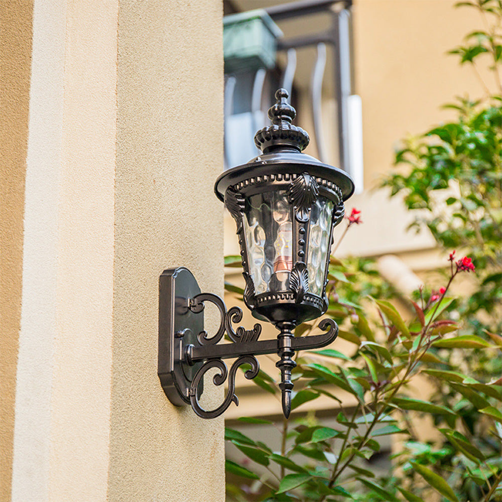 Traditional Outdoor Wall Lantern: Vintage Bronze Finish and Clear Glass
