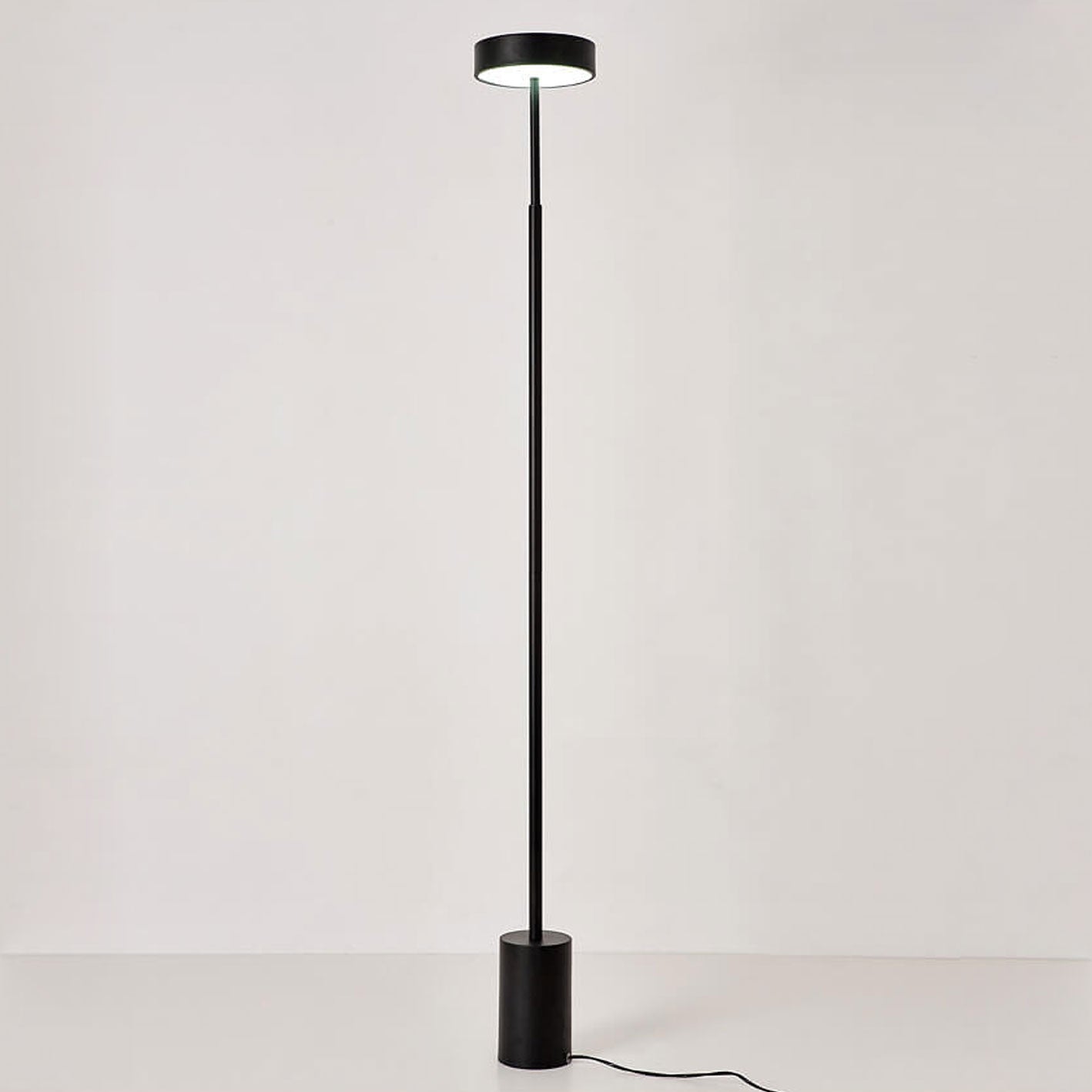 Slim LED Column Floor Lamp – Nordic Minimalist Lighting
