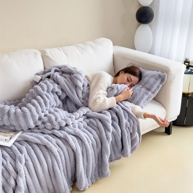 The Cosy Comfort Blanket: Ultra-Soft & Warm Fleece Throw for Winter Evenings