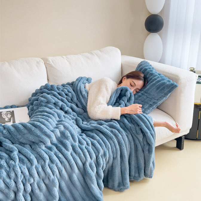 The Cosy Comfort Blanket: Ultra-Soft & Warm Fleece Throw for Winter Evenings