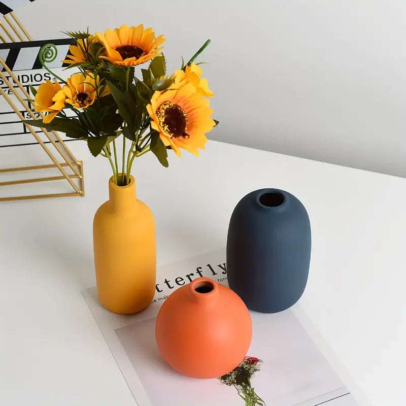 Minimalist Nordic White Ceramic Donut Vase for Pampas Grass & Modern Home Decor