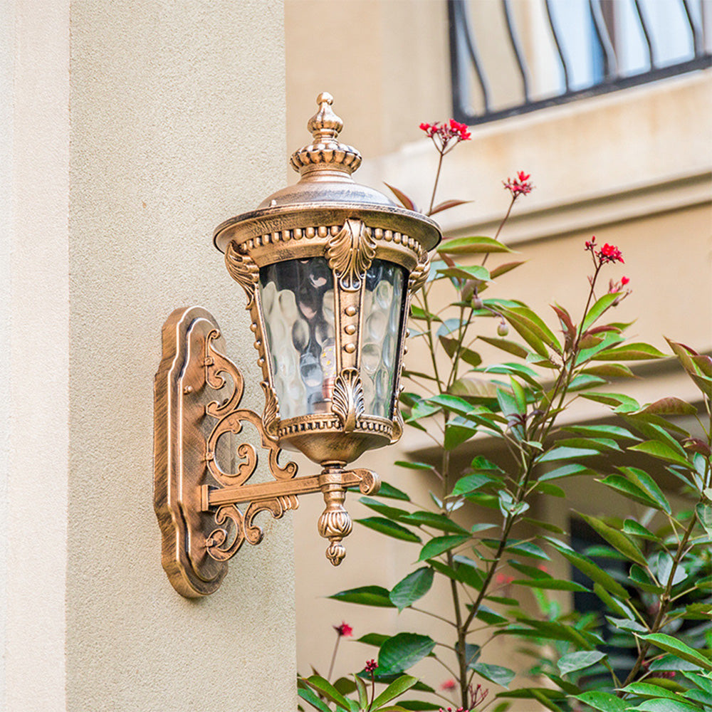 Traditional Outdoor Wall Lantern: Vintage Bronze Finish and Clear Glass