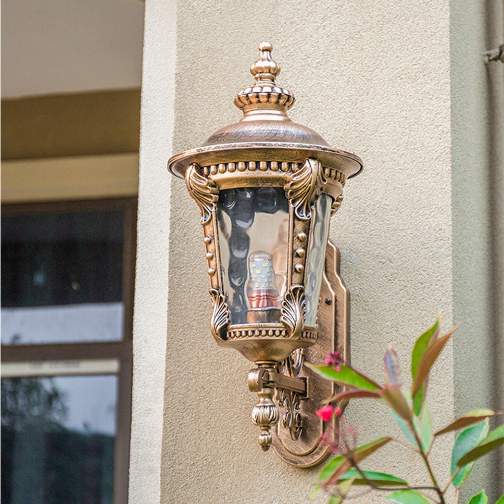 Traditional Outdoor Wall Lantern: Vintage Bronze Finish and Clear Glass