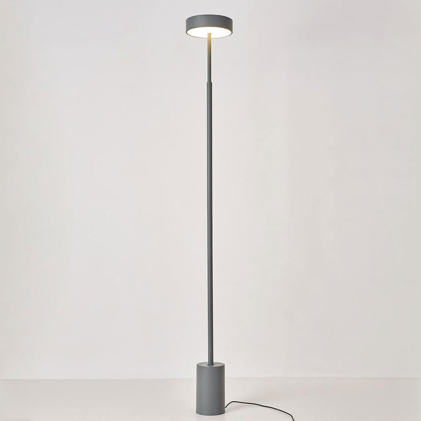 Slim LED Column Floor Lamp – Nordic Minimalist Lighting
