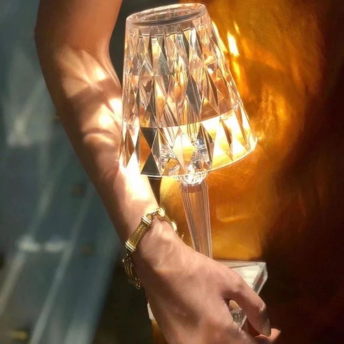 Crystal Table Lamp – Modern Elegance and Warm Atmosphere