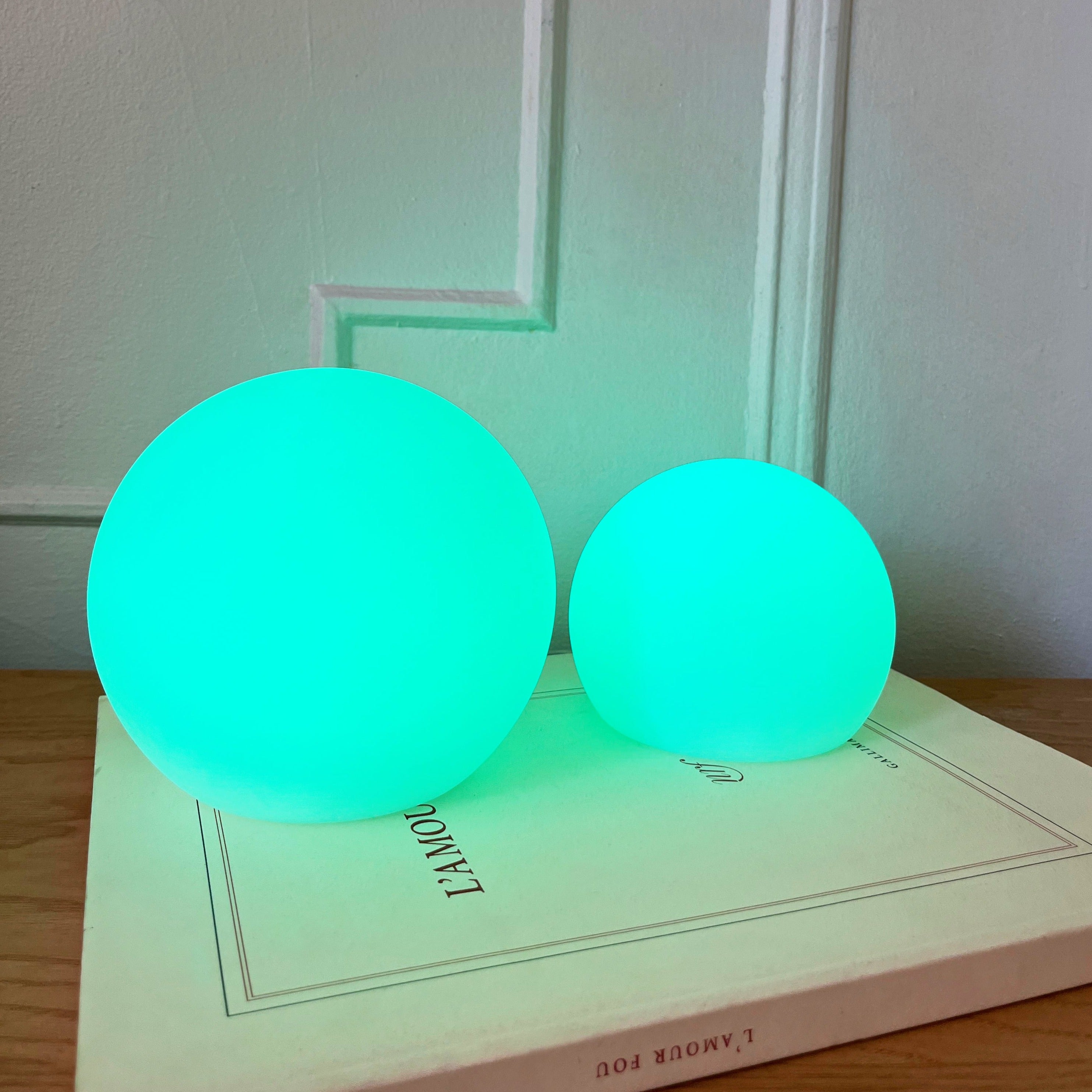 Taavita Cordless LED Table Lamp with Rechargeable Batteries