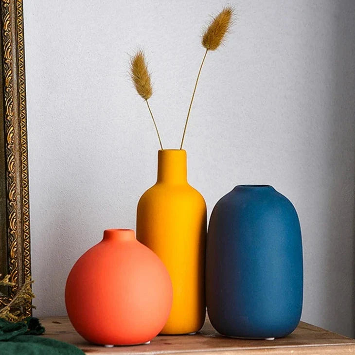 Minimalist Nordic White Ceramic Donut Vase for Pampas Grass & Modern Home Decor