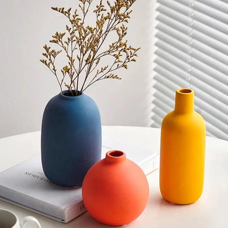 Minimalist Nordic White Ceramic Donut Vase for Pampas Grass & Modern Home Decor