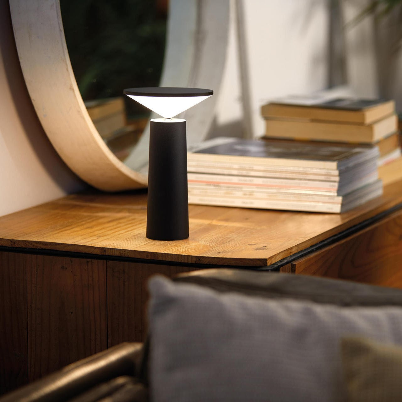 Flexora – Adjustable LED Desk Lamp with USB-C Charging