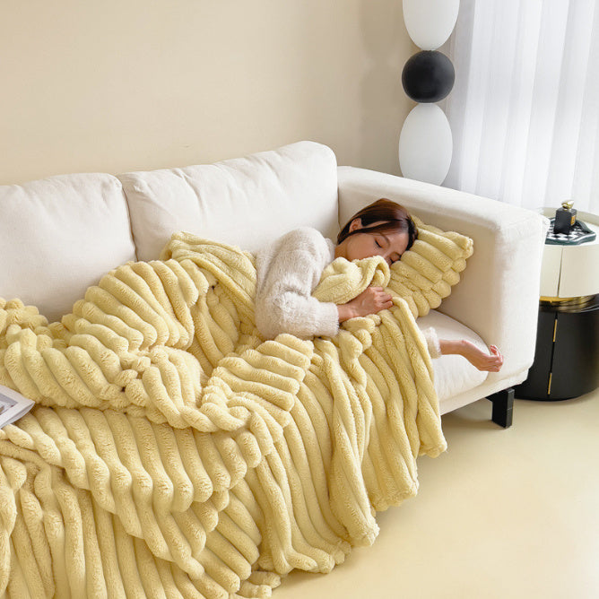 The Cosy Comfort Blanket: Ultra-Soft & Warm Fleece Throw for Winter Evenings